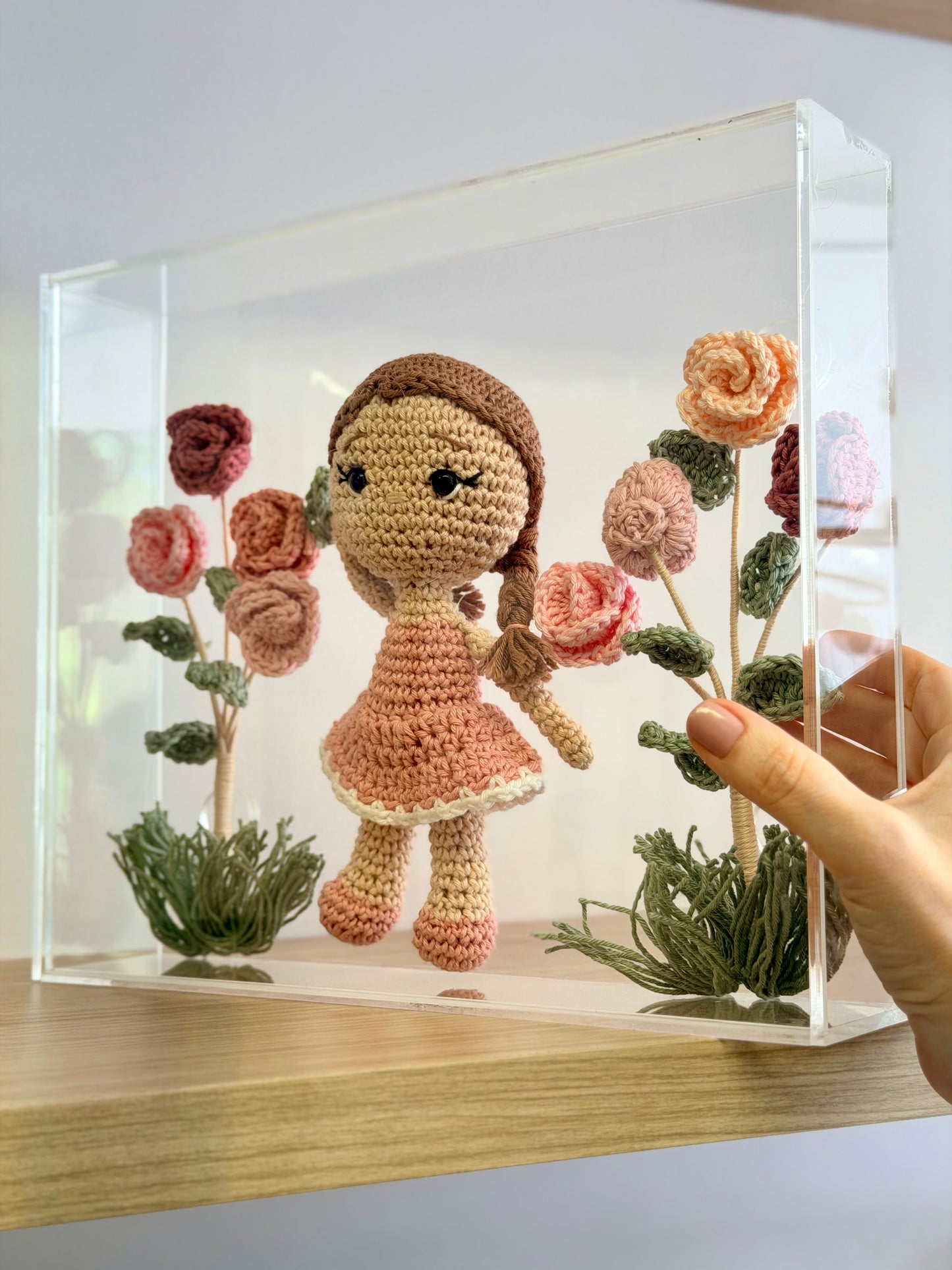 Quadro menina jardim