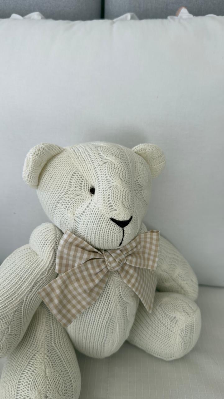 Urso em Tricô Off White - tamanho M