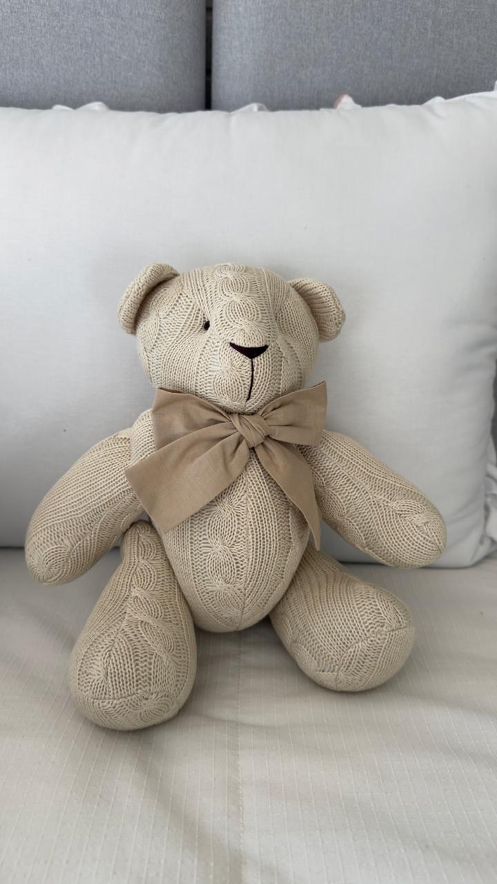 Urso em Tricô Bege - tamanho M