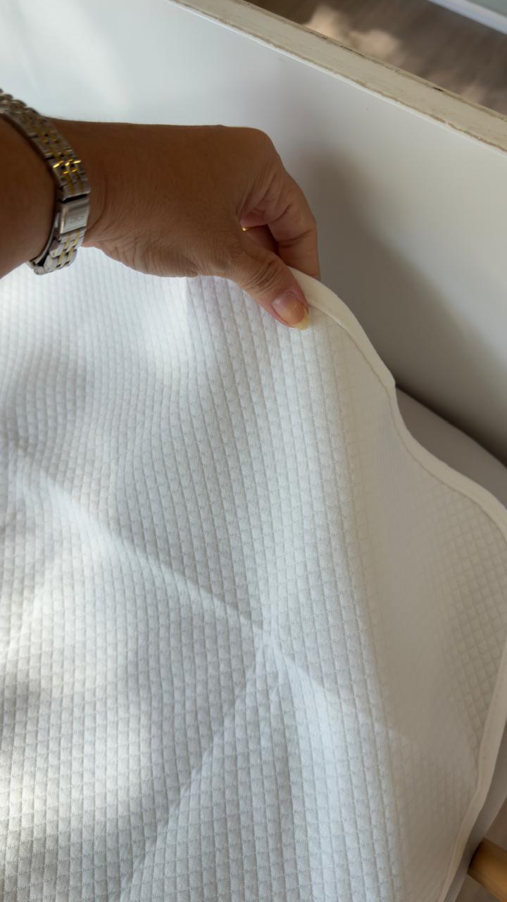 Protetor impermeável para berço