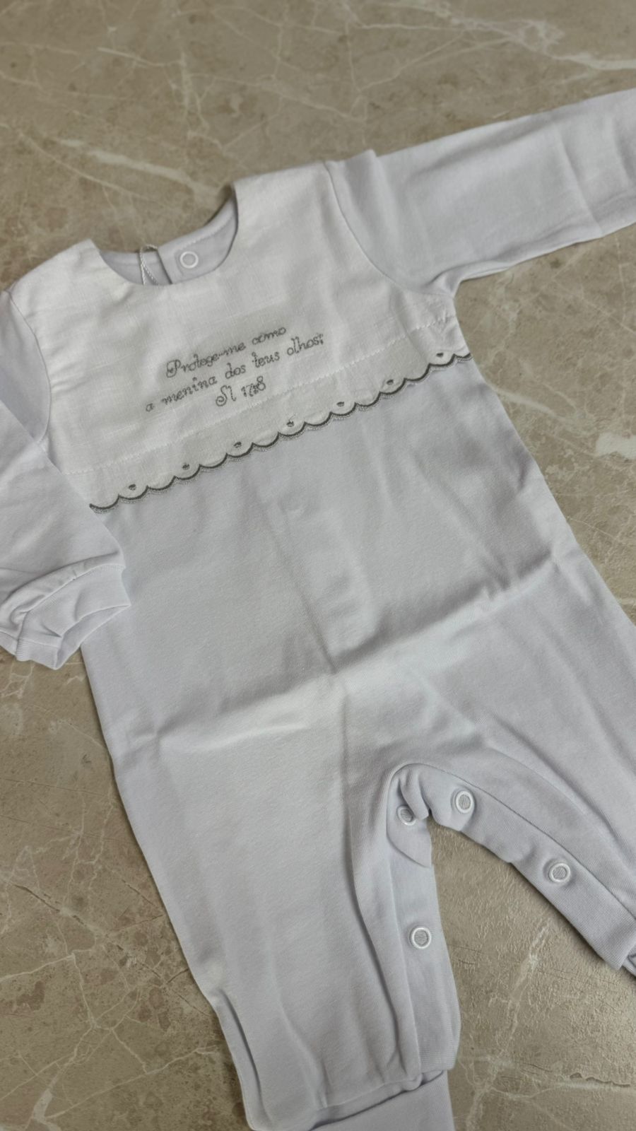 Macacão Protege-me como a menina dos teus olhos