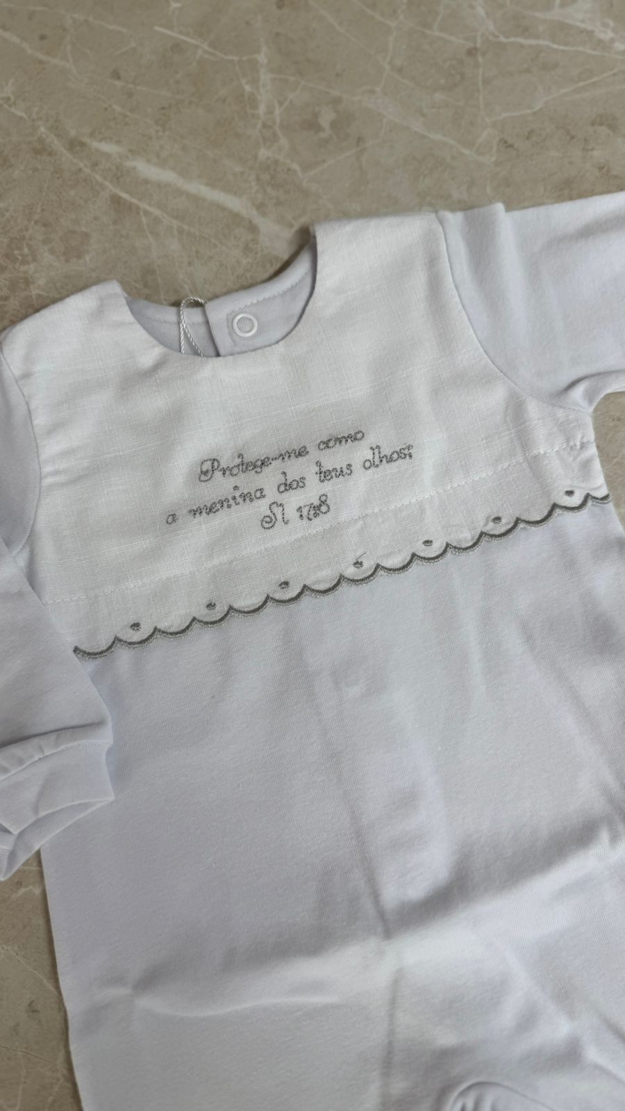 Macacão Protege-me como a menina dos teus olhos