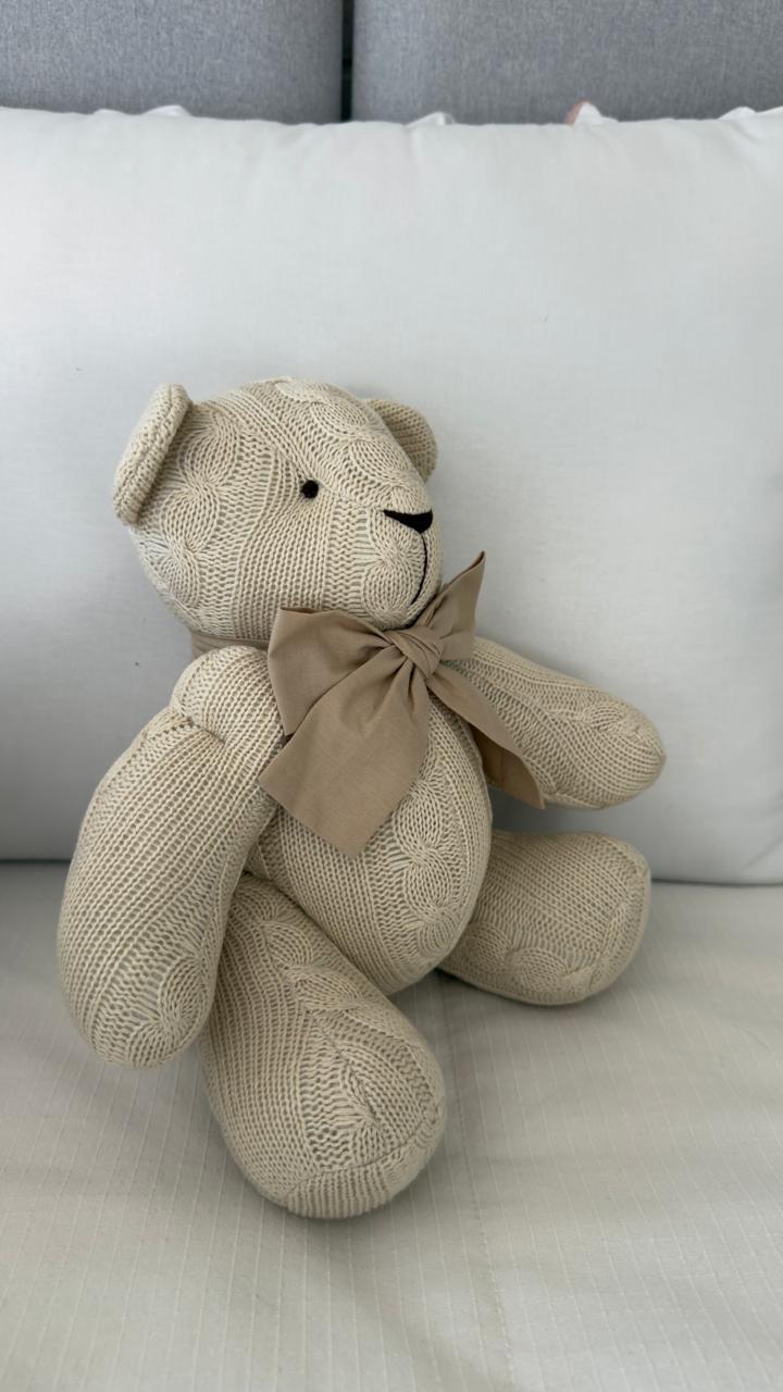 Urso em Tricô Bege - tamanho M